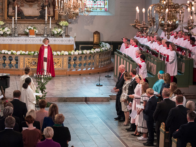 Oslos biskop Kari Veiteberg ledet gudstjenesten som feiret Kongeparets gullbryllup. Foto: Vidar Ruud / NTB scanpix 